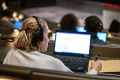 EPOS | Sennheiser ADAPT 160 USB II -Logitech Shop adapt 100 lifestyle 21 copie 1