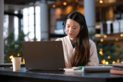 EPOS | Sennheiser ADAPT 160 USB II -Logitech Shop adapt 100 lifestyle 26 2