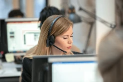 EPOS | Sennheiser ADAPT 160 USB II -Logitech Shop adapt 100 lifestyle 29