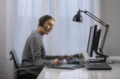 EPOS | Sennheiser ADAPT 231 16 EPOS | Sennheiser ADAPT 231 -Logitech Shop adapt 200 lifestyle 04