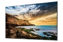 Samsung QET 75'' Digital Signage 8 Samsung QET 75'' Digital Signage -Logitech Shop qe65t 004 r perspective black 5 2