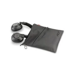 Plantronics Voyager 8200 UC (Black) USB-C -Logitech Shop voyager 8200uc black case screen rgb 07jun17 1 min